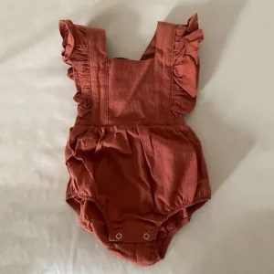 Ricevuto la Tutina Senza Maniche per Bambine dal cliente L***e.