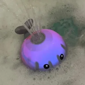 Ricevuto il giocattolo da bagno Spruzzatore Balena Lampeggiante dal cliente J***i.