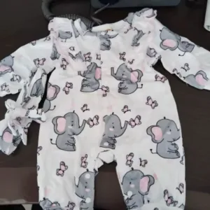Ricevuto Baby Tutina a Maniche Lunghe con Fascia per Capelli dal cliente A***n.