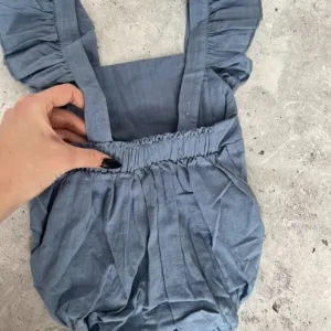 Ricevuta la tutina senza maniche per bambine da cliente K***a.