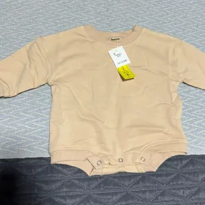 Ricevuto Baby Cotton Long Sleeve Bubble Romper dal cliente V****y.