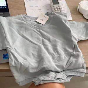 Ricevuto dalla cliente R**o il Baby Romper a Maniche Lunghe in Cotone.