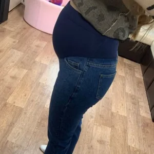 Ricevuto Over Bump Jeans Maternity Pants da cliente C****k.