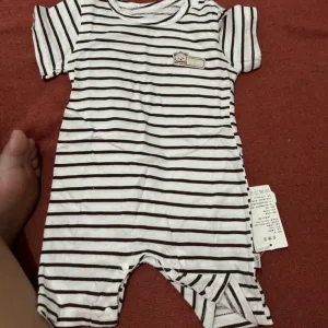 Ricevuto Baby Tutina a Maniche Corte da cliente I*****a.