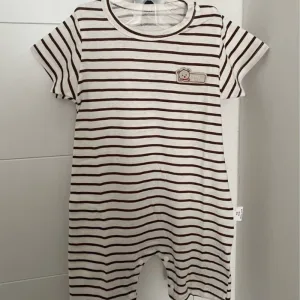 Ricevuto Baby Tutina a Maniche Corte da cliente V****r.
